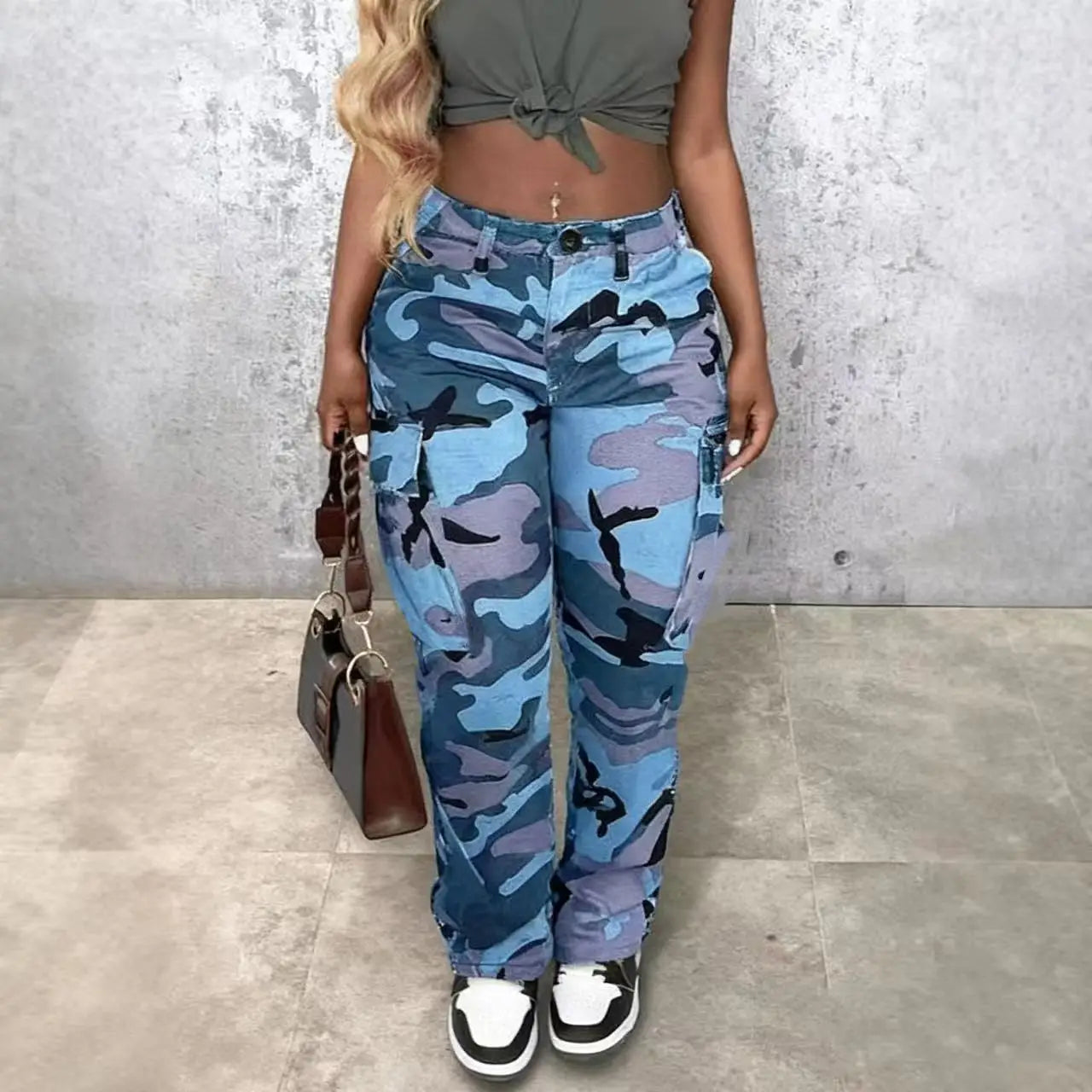 Women's Camo Print Cargo Pants with Flap Pockets, Casual Straight Leg Style, Ideal for Casual Outdoor Wear in Spring, Autumn and