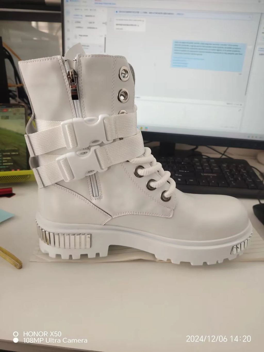 2025 White Men's High-Top Winter Velvet Warm British Medium Motorcycle Thick-Soled Boots
