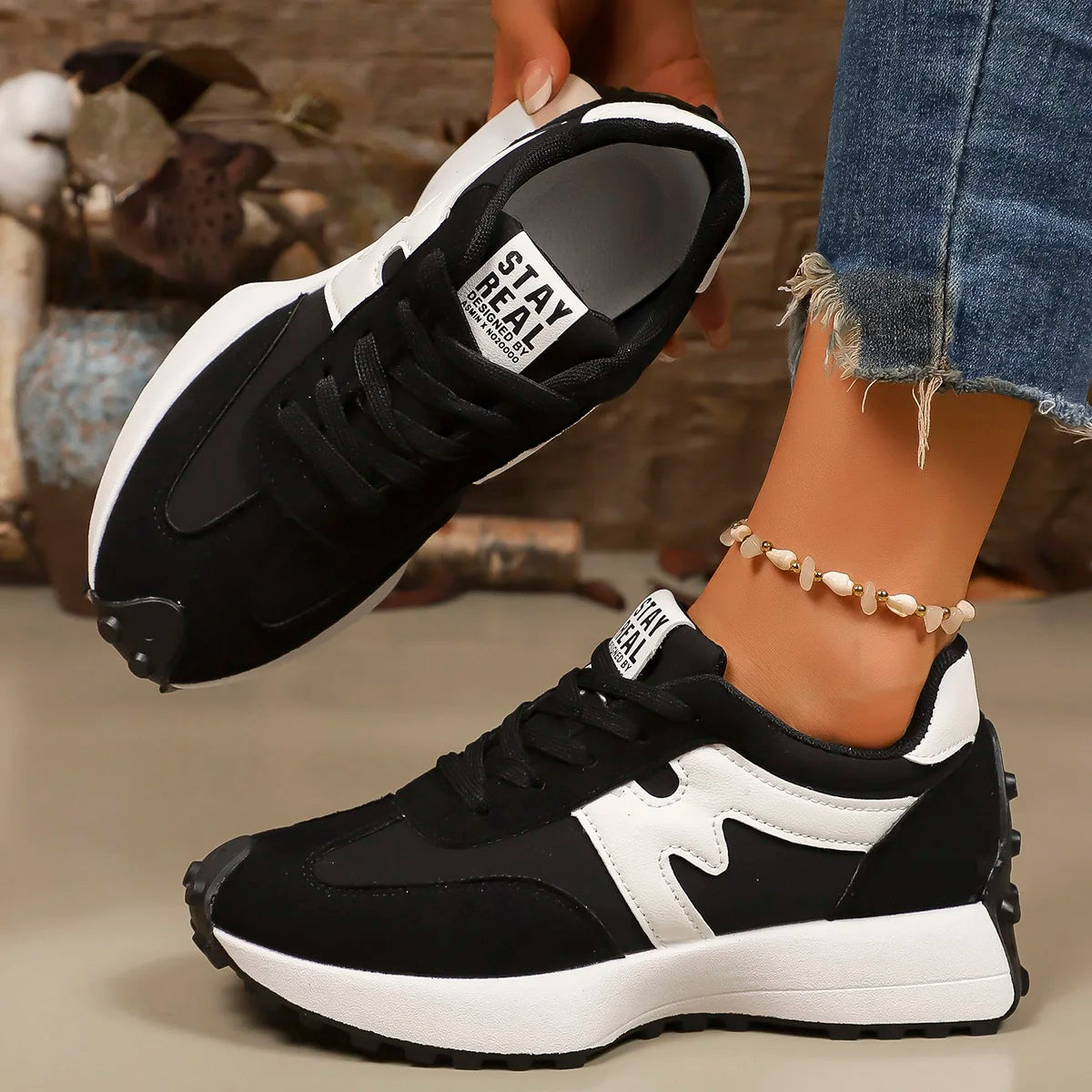 Designer Women Sneakers Thick Bottom Casual Fashionable Sport Shoes Women Lightweight Running Shoes Comfortable Sneakers Women