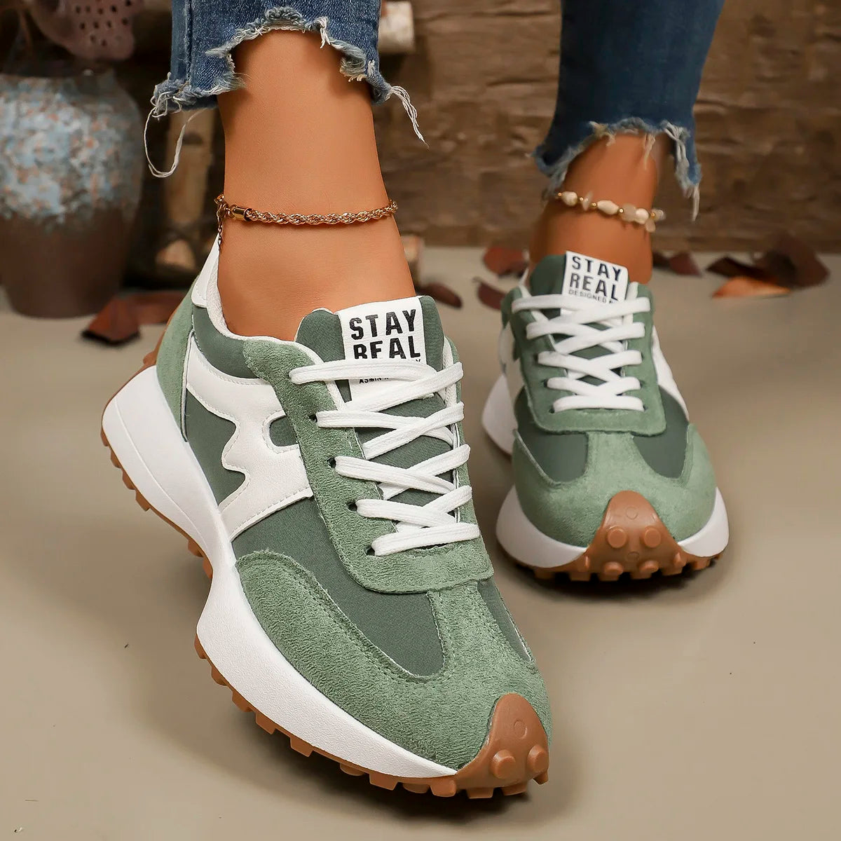 Designer Women Sneakers Thick Bottom Casual Fashionable Sport Shoes Women Lightweight Running Shoes Comfortable Sneakers Women