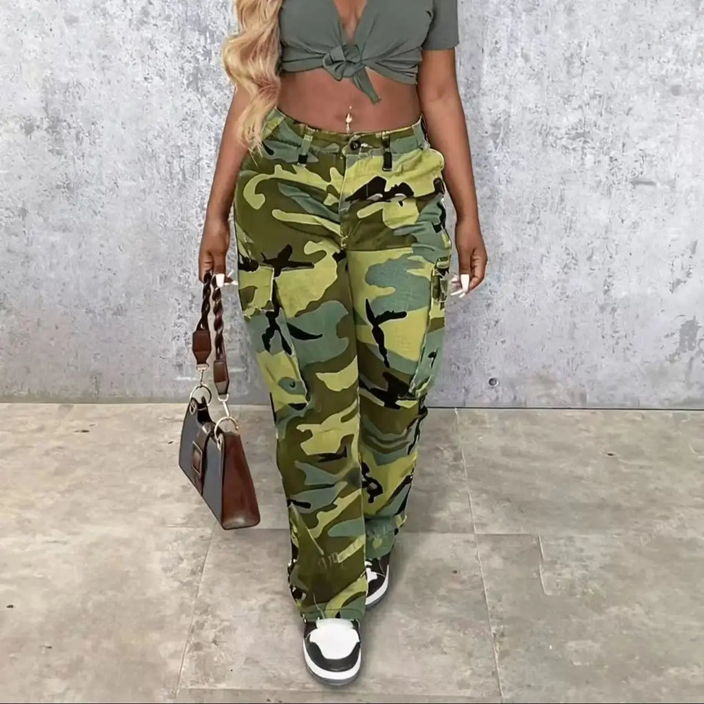Women's Camo Print Cargo Pants with Flap Pockets, Casual Straight Leg Style, Ideal for Casual Outdoor Wear in Spring, Autumn and
