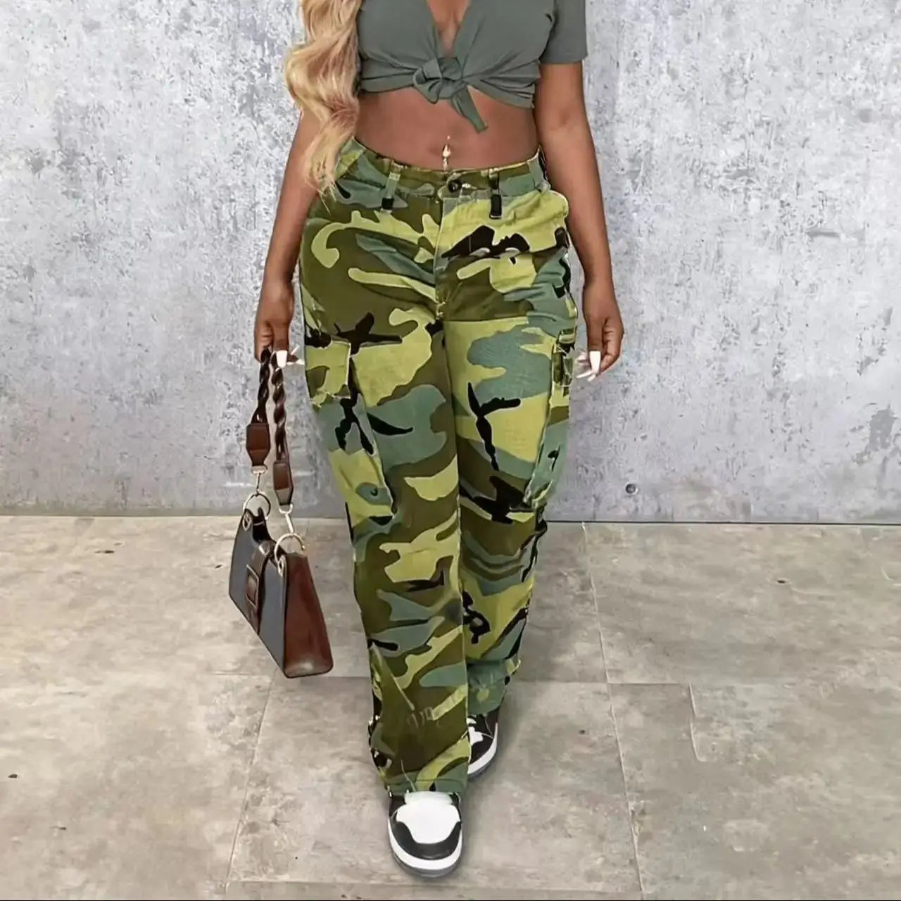 Women's Camo Print Cargo Pants with Flap Pockets, Casual Straight Leg Style, Ideal for Casual Outdoor Wear in Spring, Autumn and